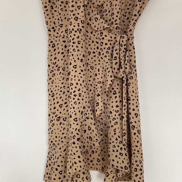Aritzia Sunday Best Savoy leopard print wrap dress - Picture 4 of 11
